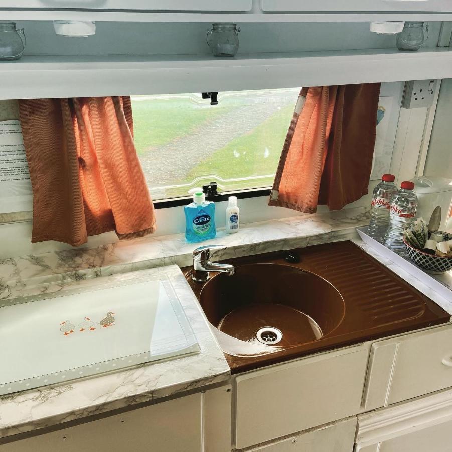 Отель Cosy Caravan At Carrigeen Glamping Килкенни Экстерьер фото